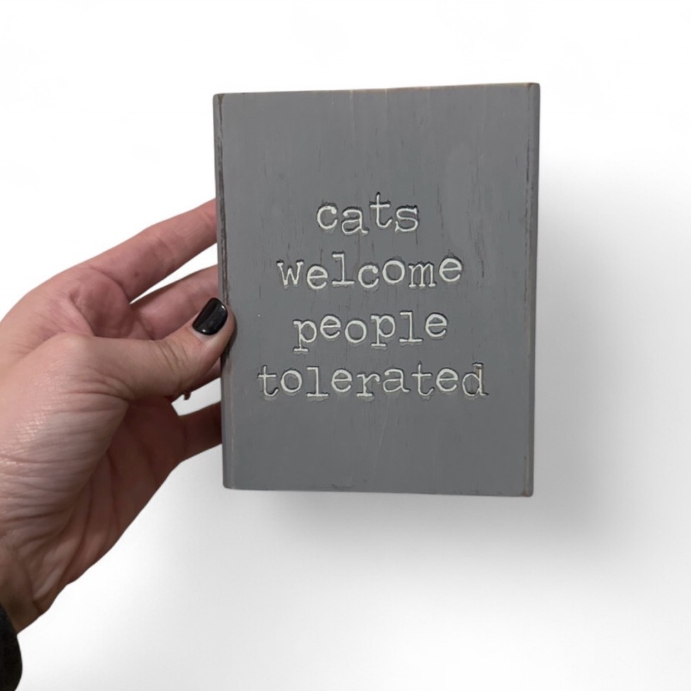 Francesca's Collections Gray Cat Welcome Sign
